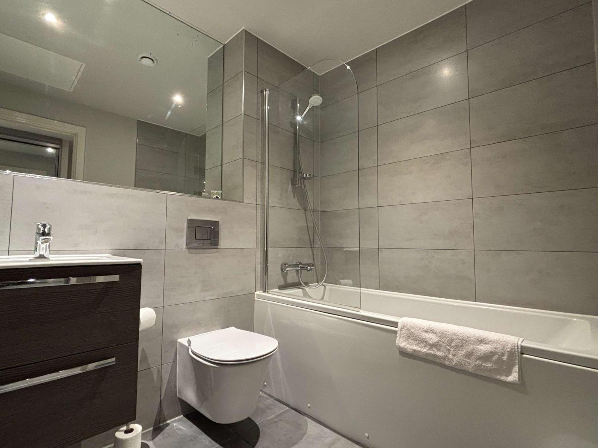 Modern Studio In Bracknell With Free Parking 외부 사진