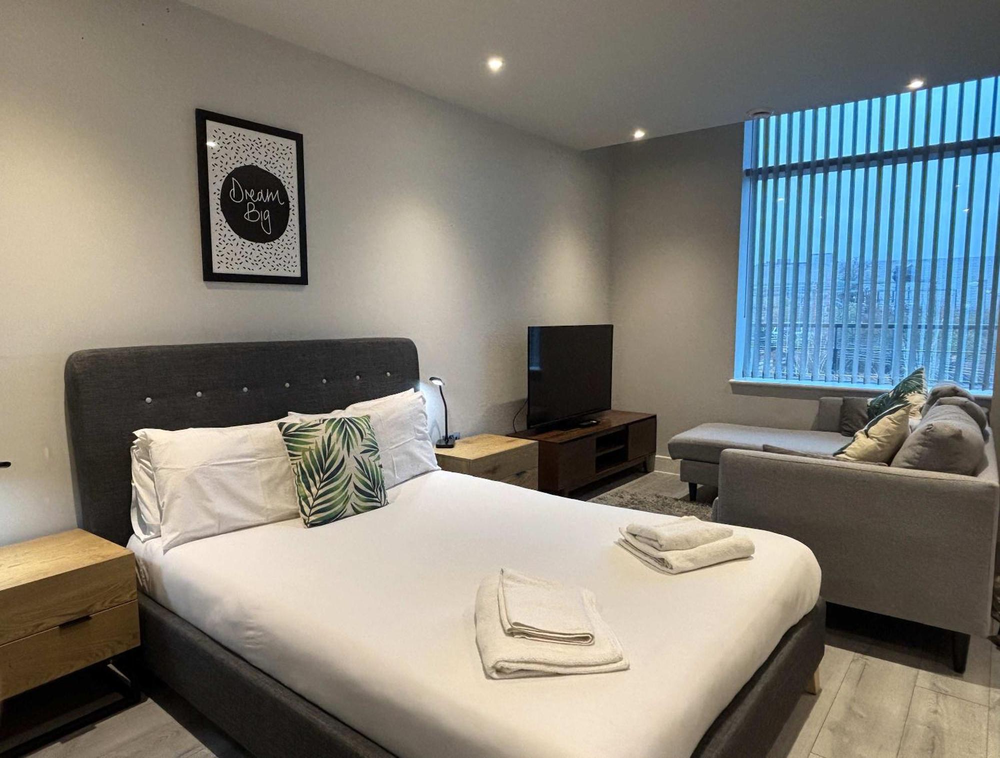 Modern Studio In Bracknell With Free Parking 외부 사진
