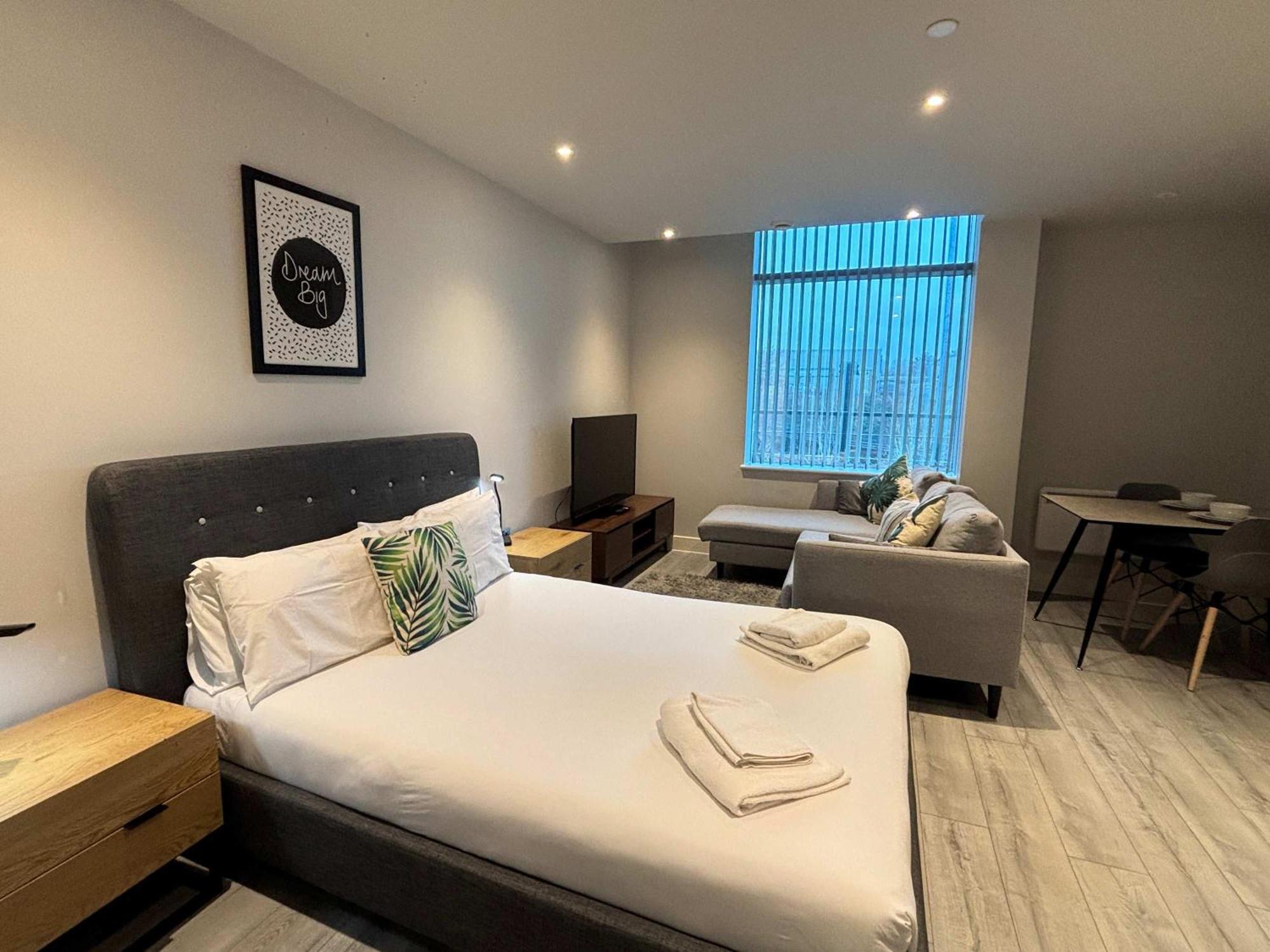 Modern Studio In Bracknell With Free Parking 외부 사진